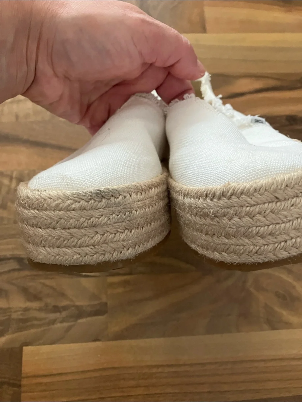 Toms  Women’s off white espadrille slip on shoes Sz  7.5